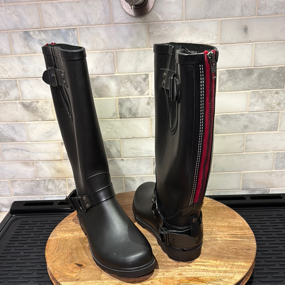 Gabriella Rocha Marieve Black Rain Boots with Red Zipper